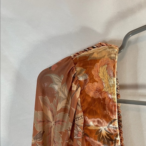 Elegant Floral Smocked Blouse with Tie-Front - Picture 10 of 11